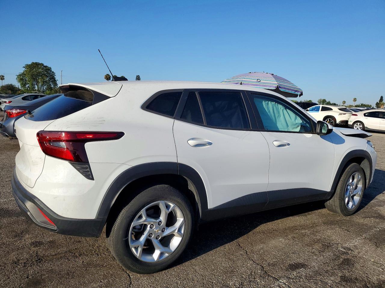 2024 Chevrolet Trax Ls - Фото 3