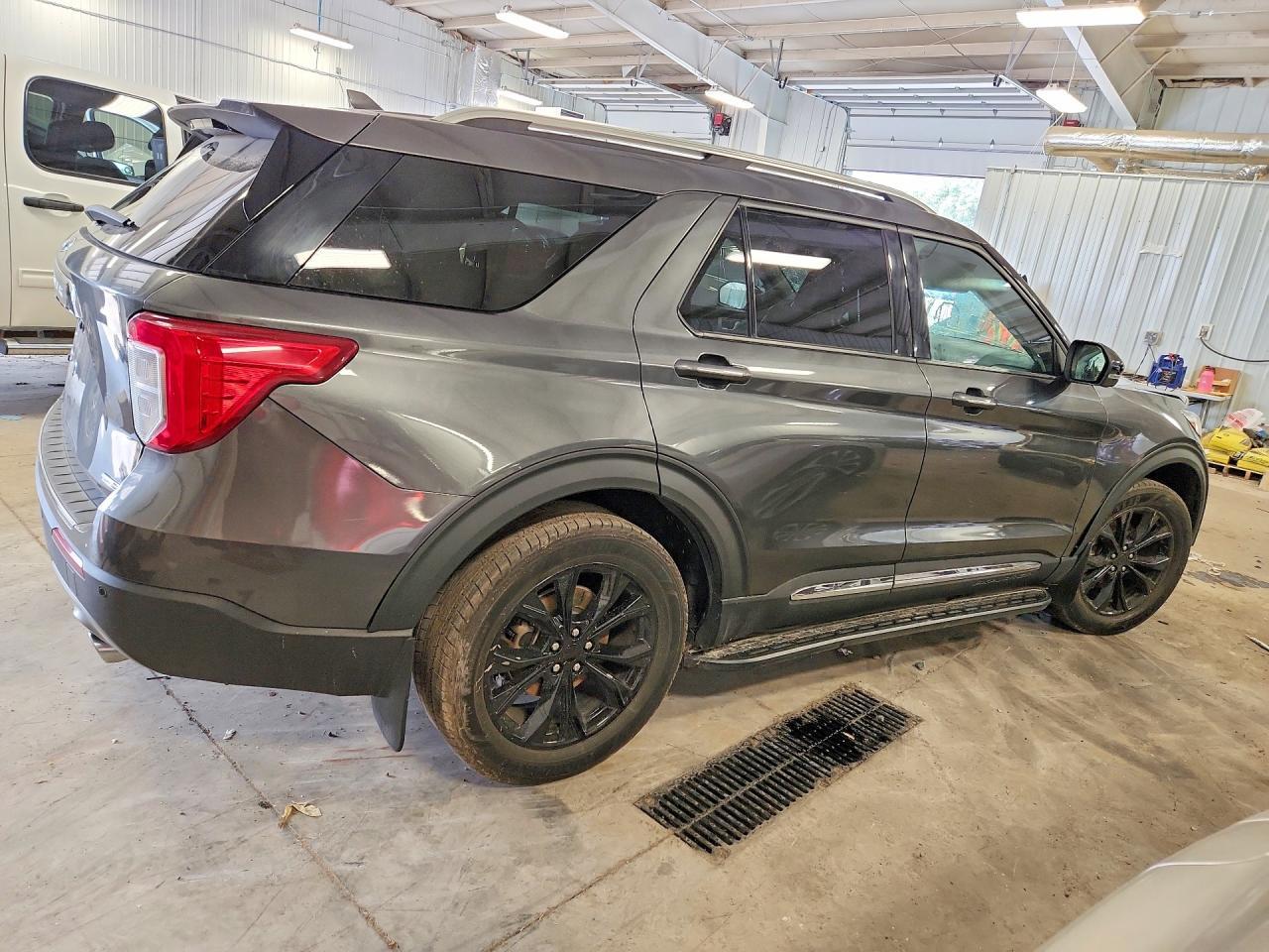 2020 Ford Explorer Limited - Image 3