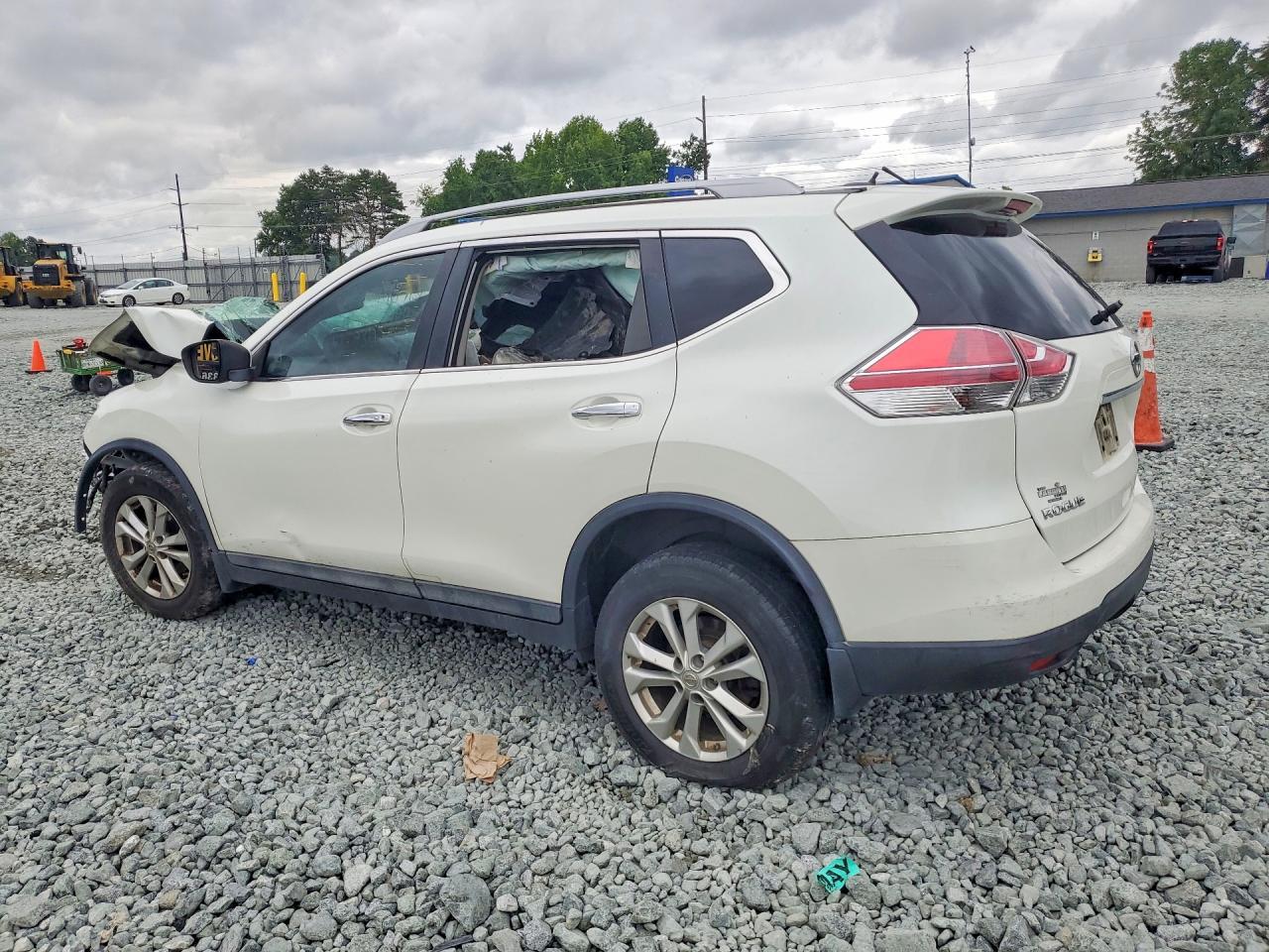 2015 Nissan Rogue Sv - Image 2
