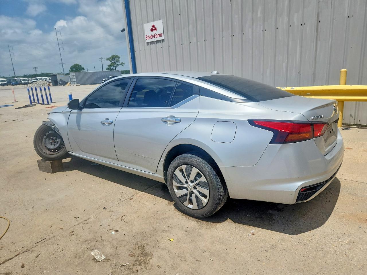 2020 Nissan Altima S - Фото 2