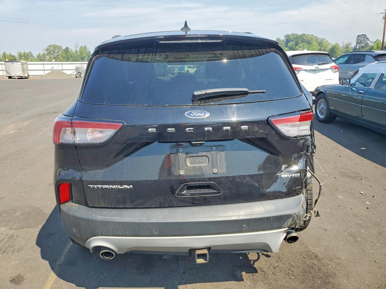 2022 Ford Escape Titanium - Image 6