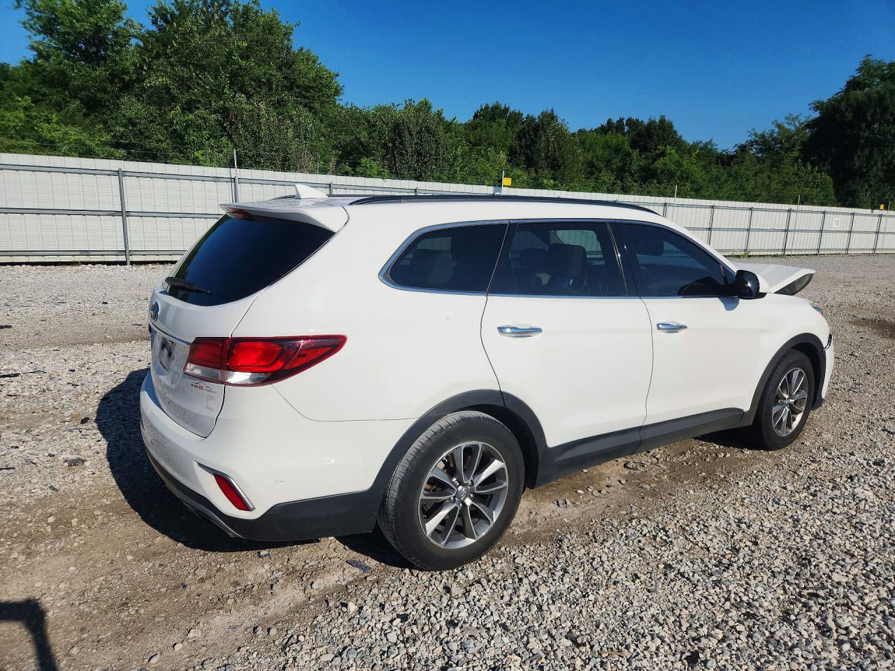 2017 Hyundai Santa Fe Se - Фото 3