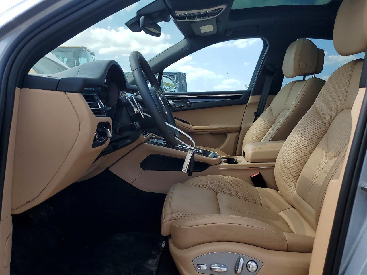 2026 Porsche Macan Base - Image 7