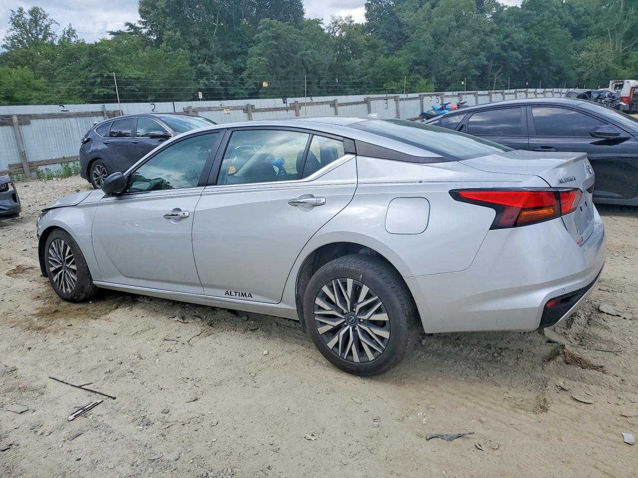 2024 Nissan Altima Sv - Image 2