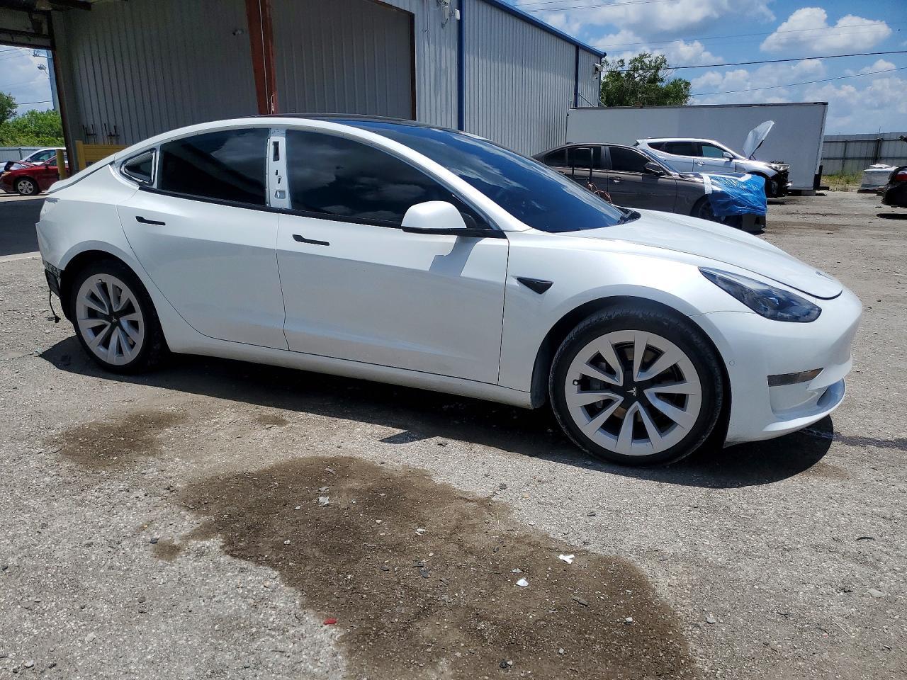 2022 Tesla Model 3 - Фото 4