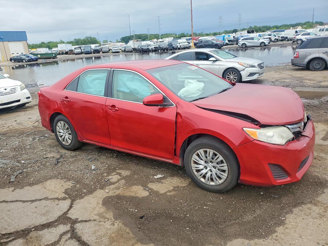 2014 Toyota Camry Le - Фото 4