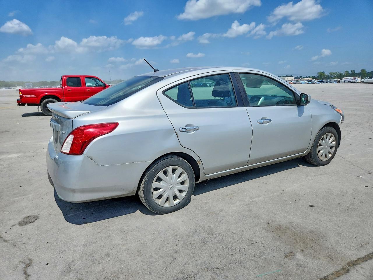 2018 Nissan Versa Sv - Фото 3