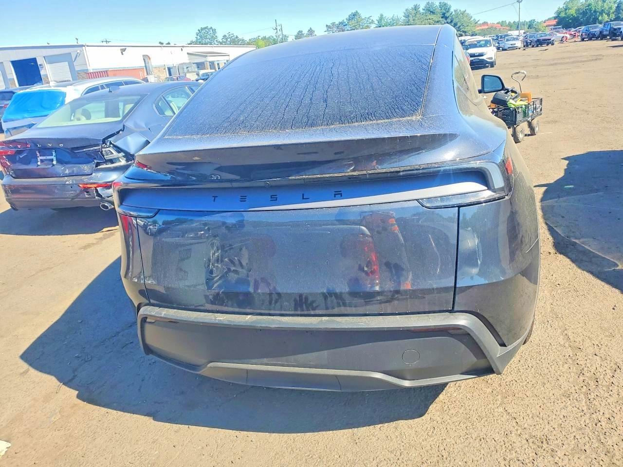 2026 Tesla Model Y - Фото 6