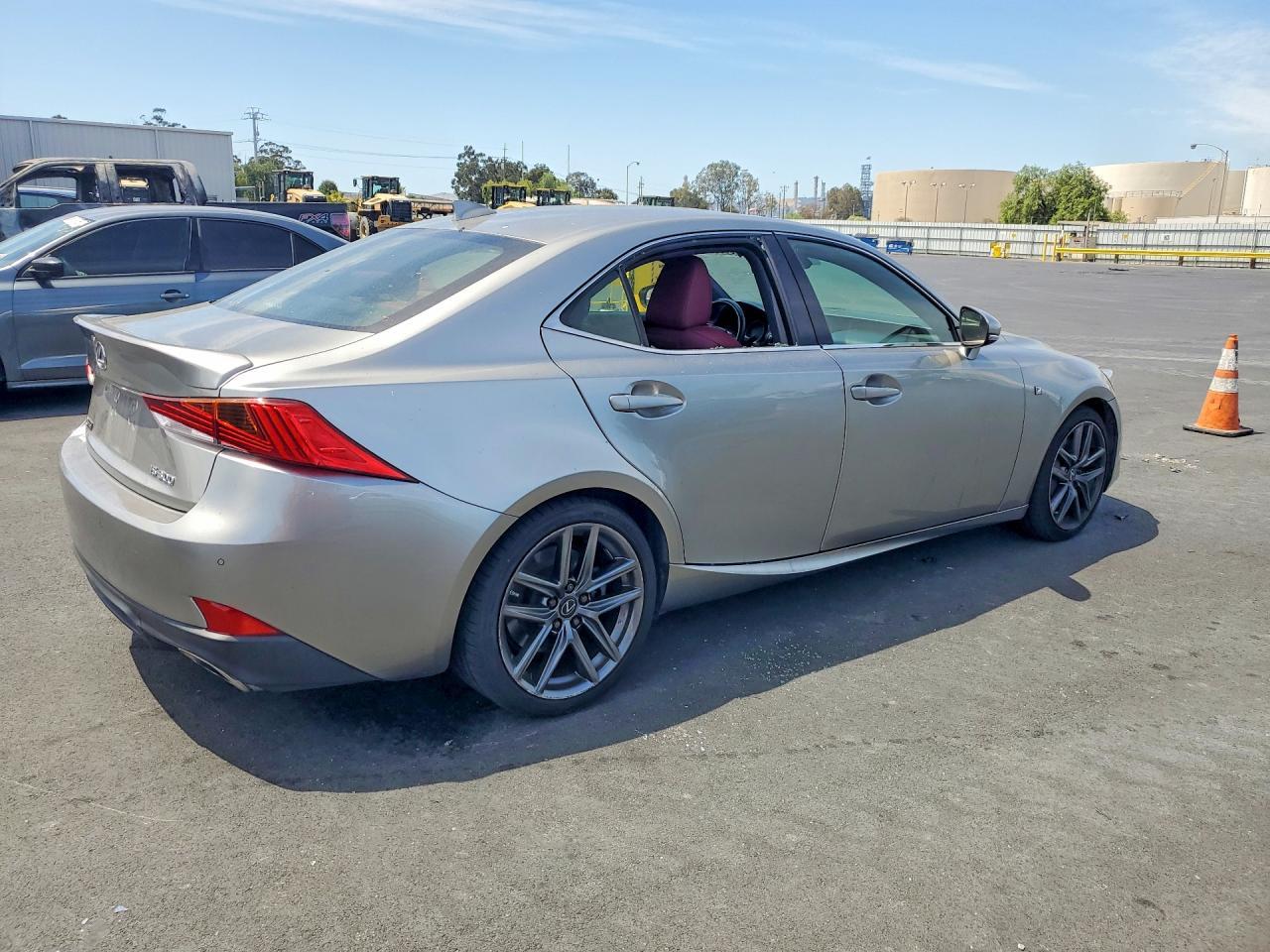 2019 Lexus Is 300 - Image 3