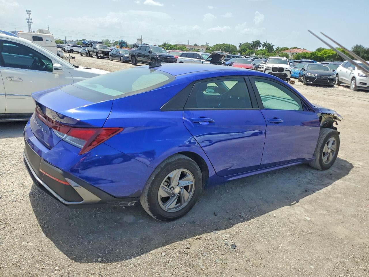 2024 Hyundai Elantra Se - Фото 3