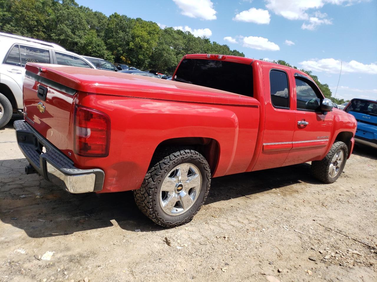 2011 Chevrolet Silverado C1500 Lt - Image 3