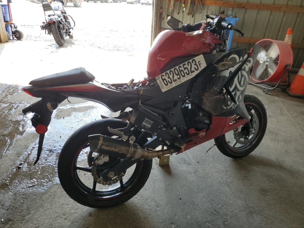 2010 Kawasaki Ex250 J - Фото 4