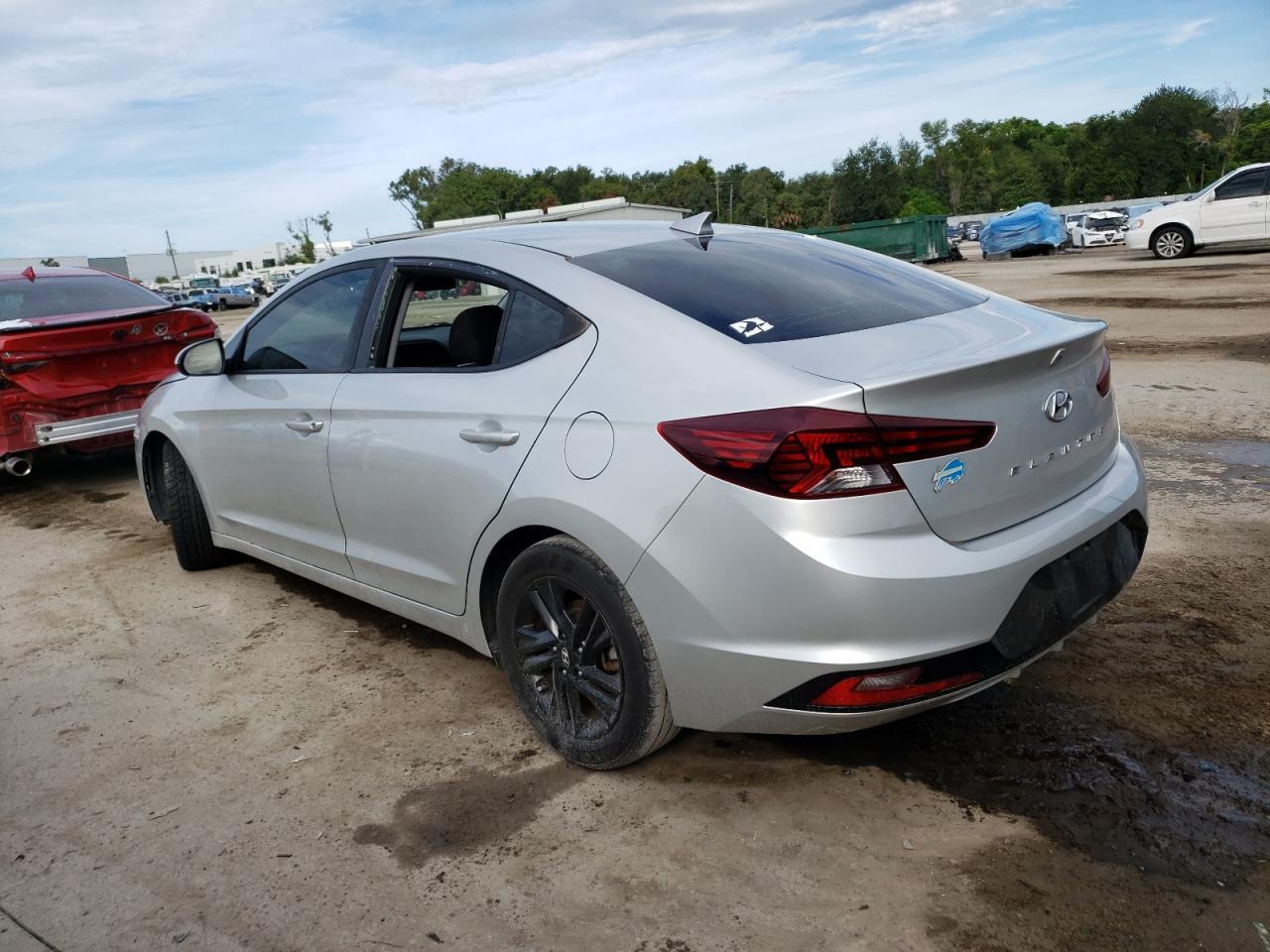 2019 Hyundai Elantra Sel - Image 2