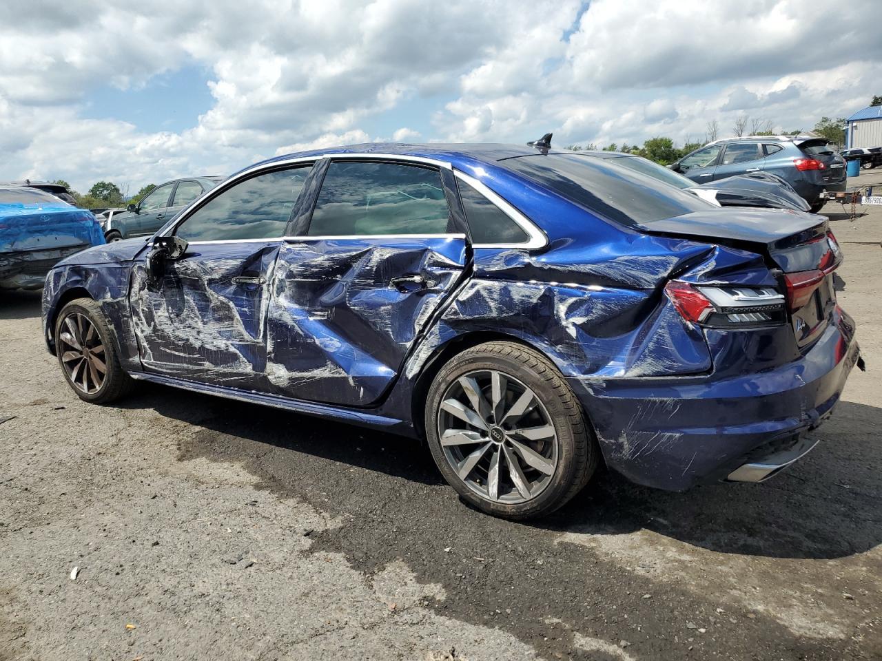 2022 Audi A4 Premium 40 - Фото 2