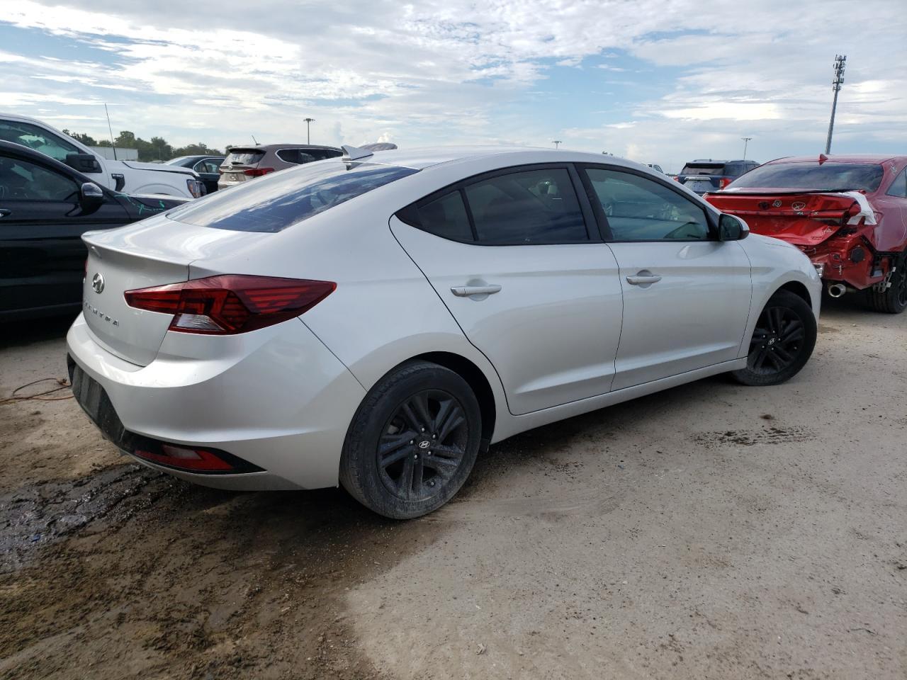 2019 Hyundai Elantra Sel - Image 3