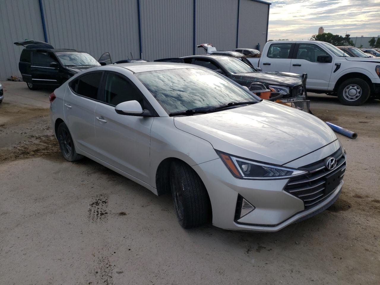 2019 Hyundai Elantra Sel - Image 4