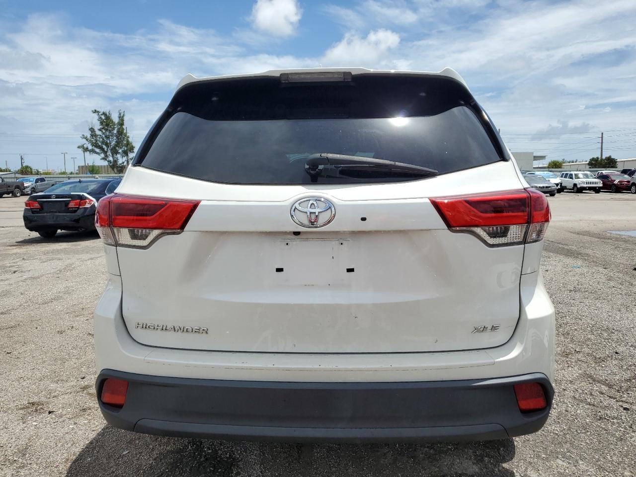 2019 Toyota Highlander Se - Фото 6