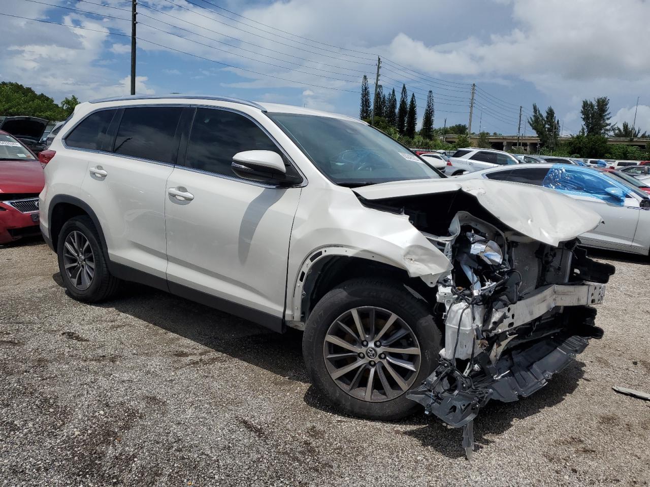 2019 Toyota Highlander Se - Фото 4