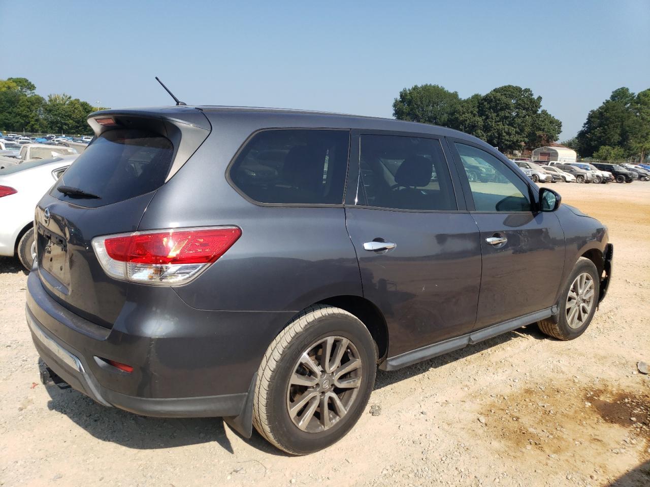 2013 Nissan Pathfinder S - Image 3