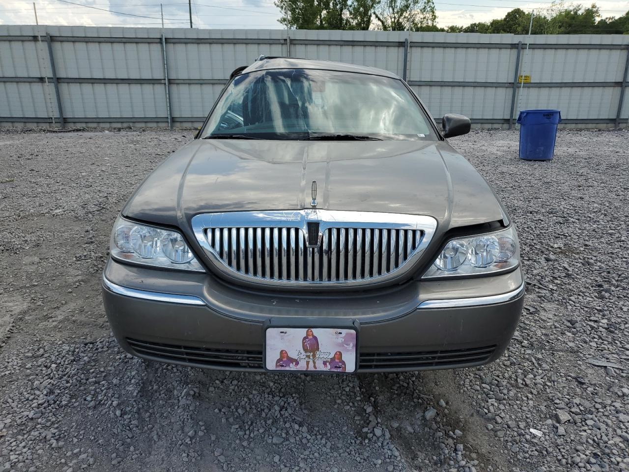 2003 Lincoln Town Car Signature - Фото 5