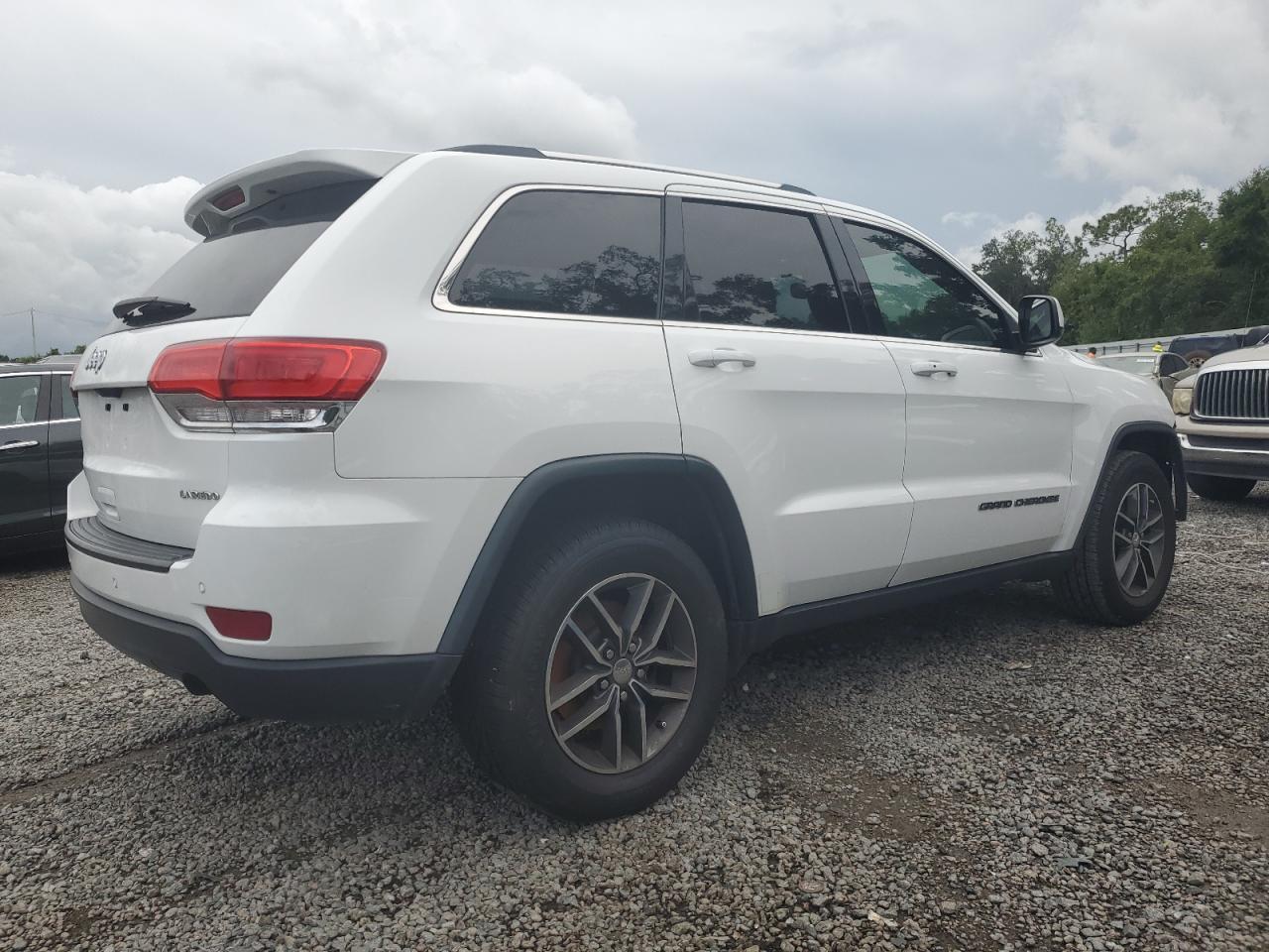 2018 Jeep Grand Cherokee Laredo - Image 3