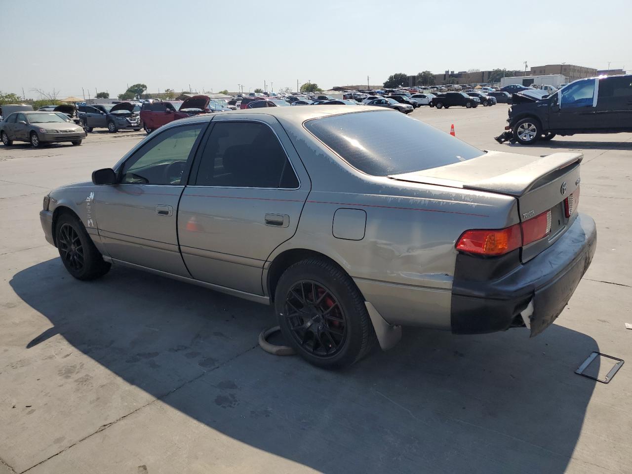 2001 Toyota Camry Ce - Фото 2