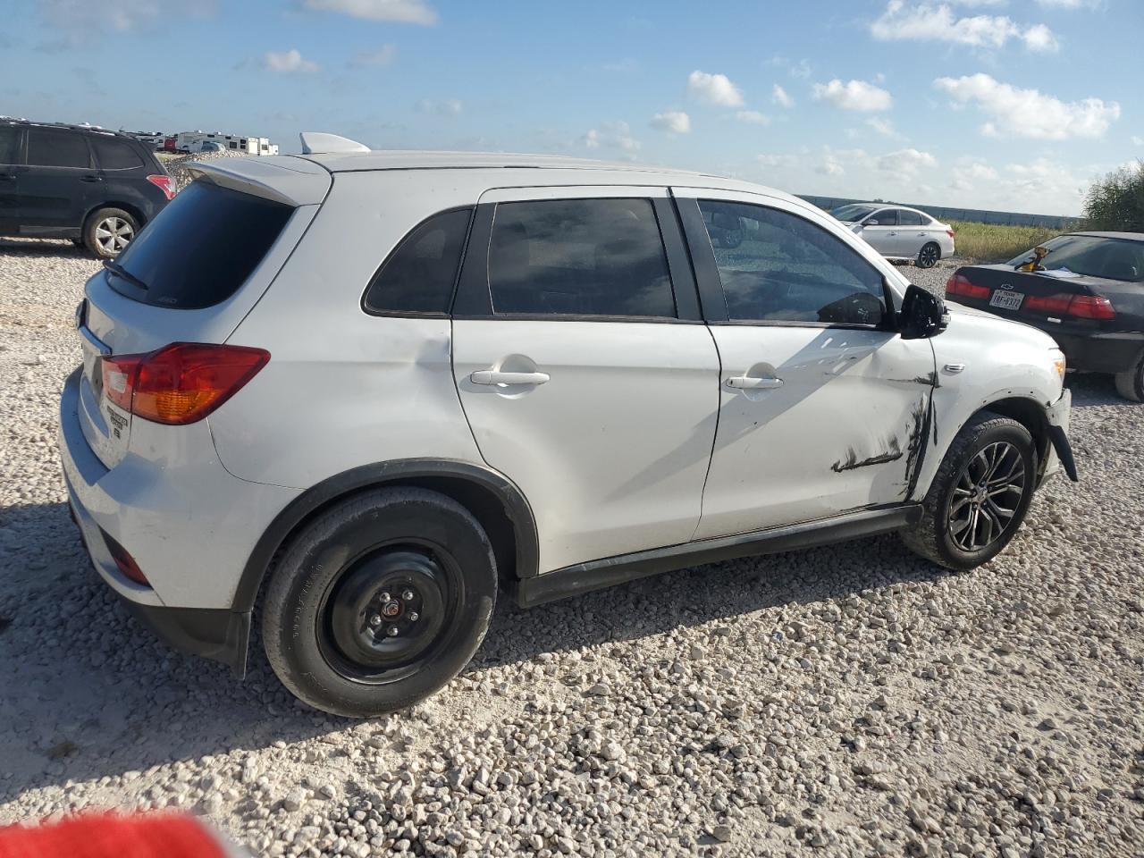 2018 Mitsubishi Outlander Sport Es - Фото 3