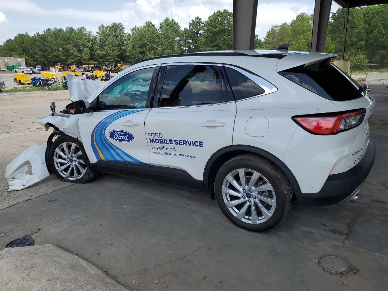 2022 Ford Escape Titanium - Фото 2