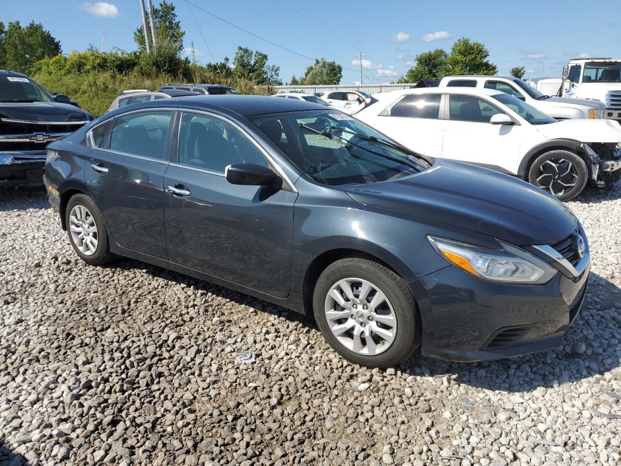 2016 Nissan Altima 2.5 - Image 4