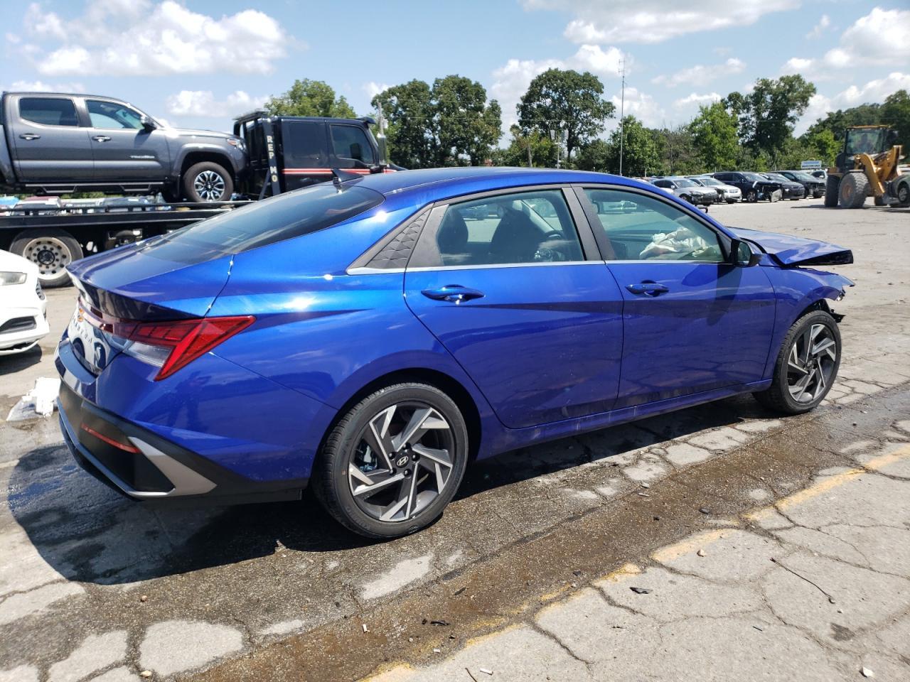 2024 Hyundai Elantra Sel - Image 3