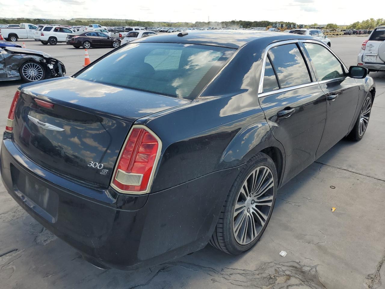 2012 Chrysler 300 S - Фото 3