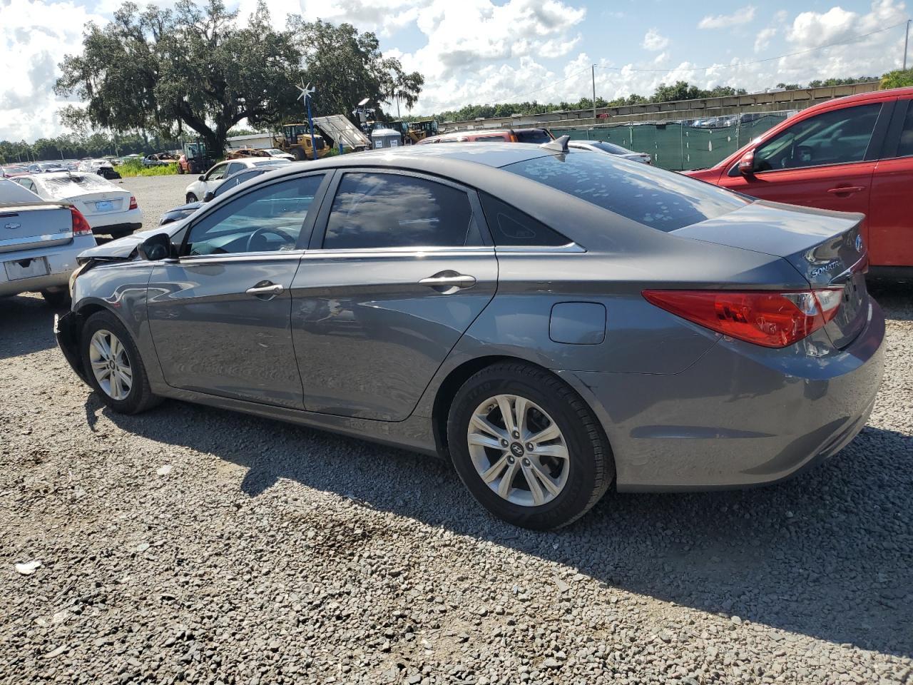 2011 Hyundai Sonata Gls - Image 2