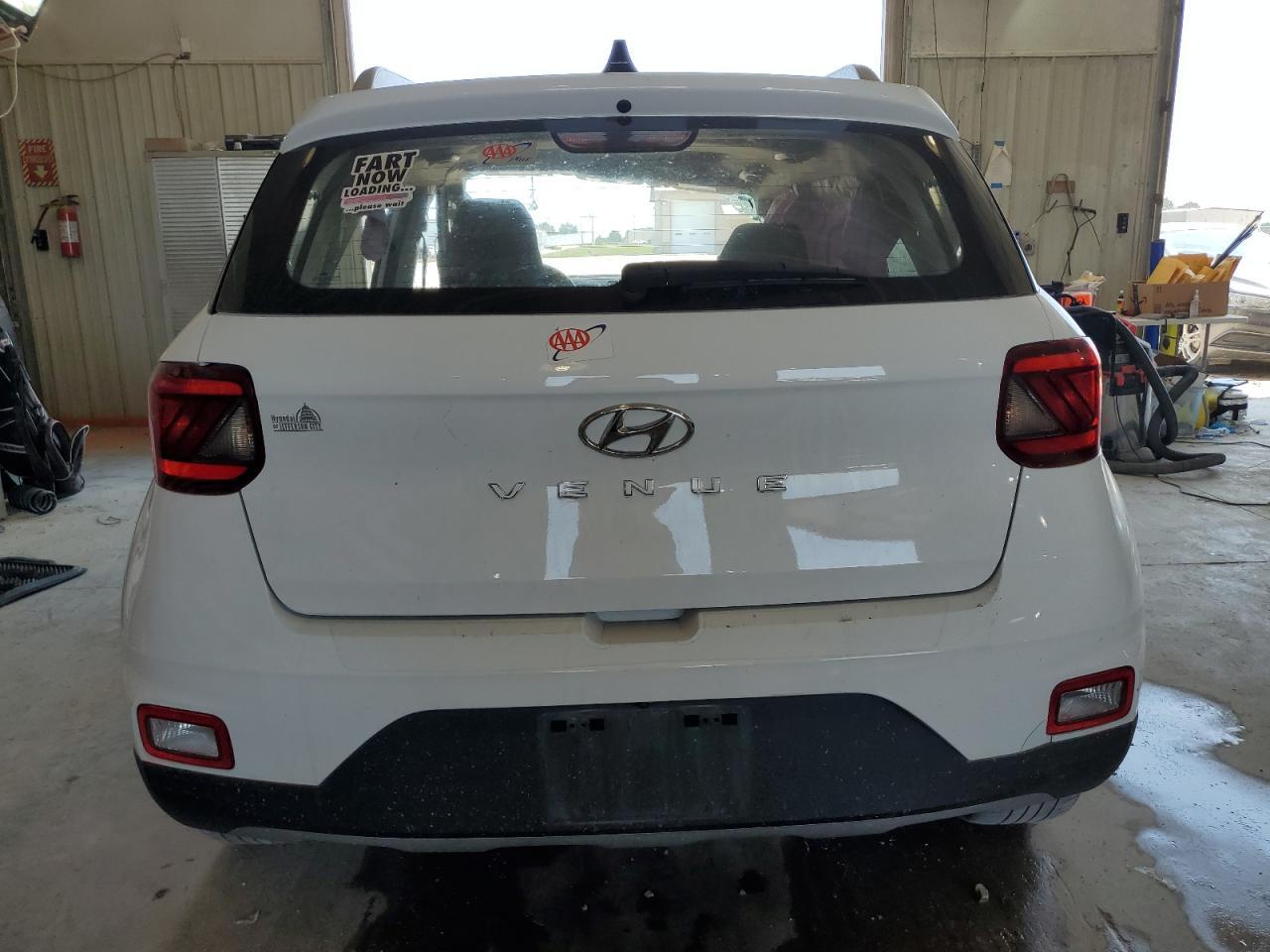 2022 Hyundai Venue Sel - Image 6