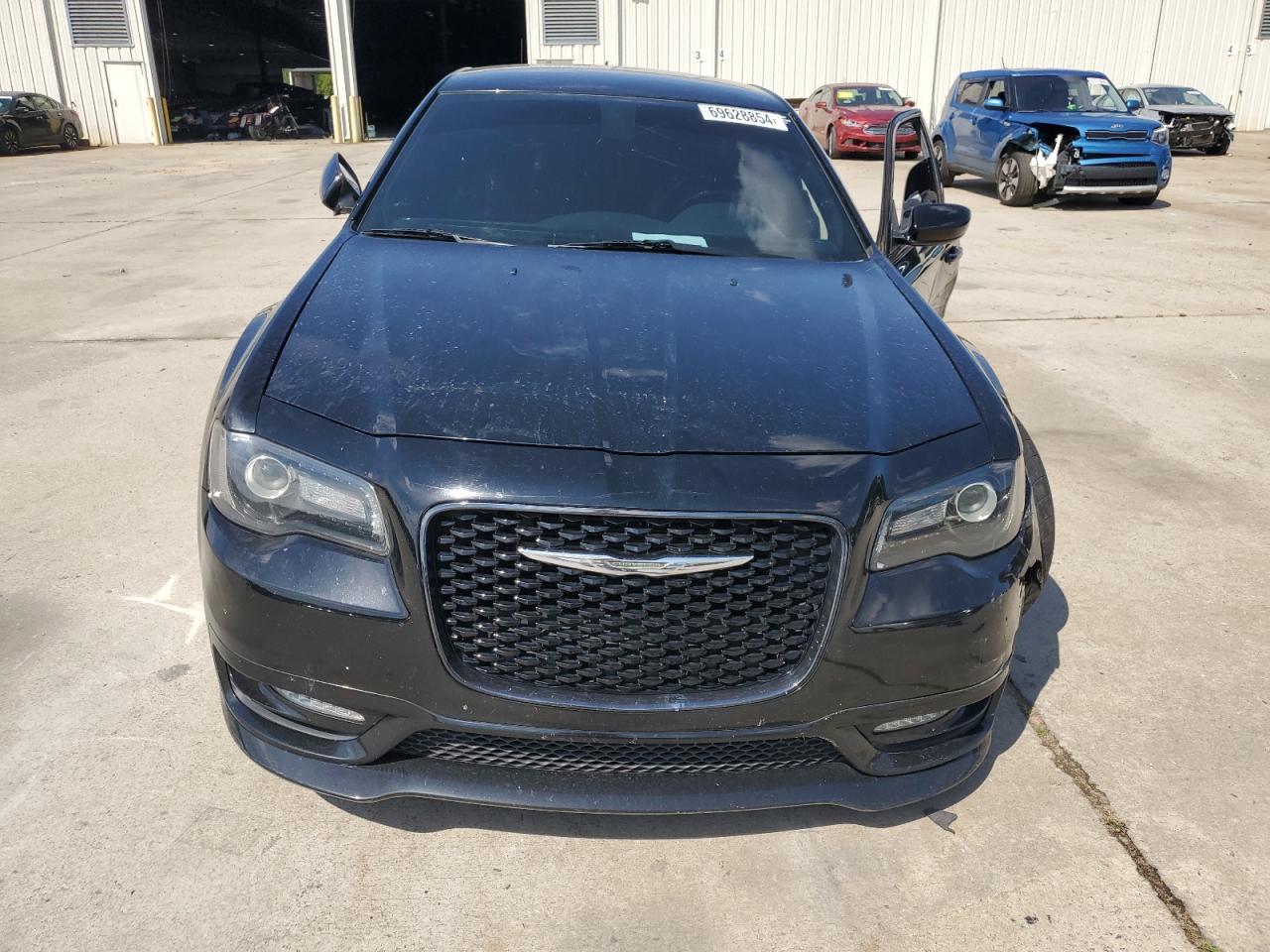 2019 Chrysler 300 - Image 5
