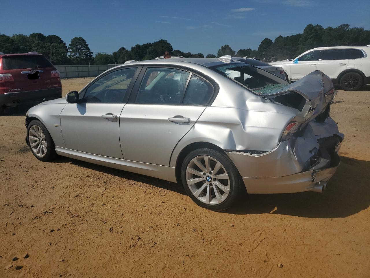 2011 BMW 328 I - Image 2