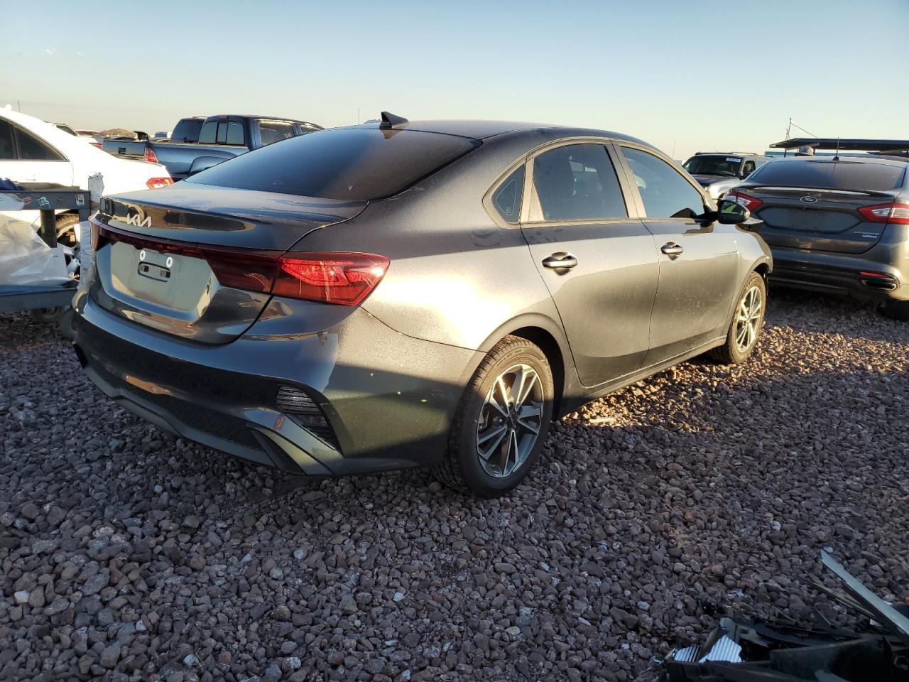 2023 Kia Forte Lx - Фото 3