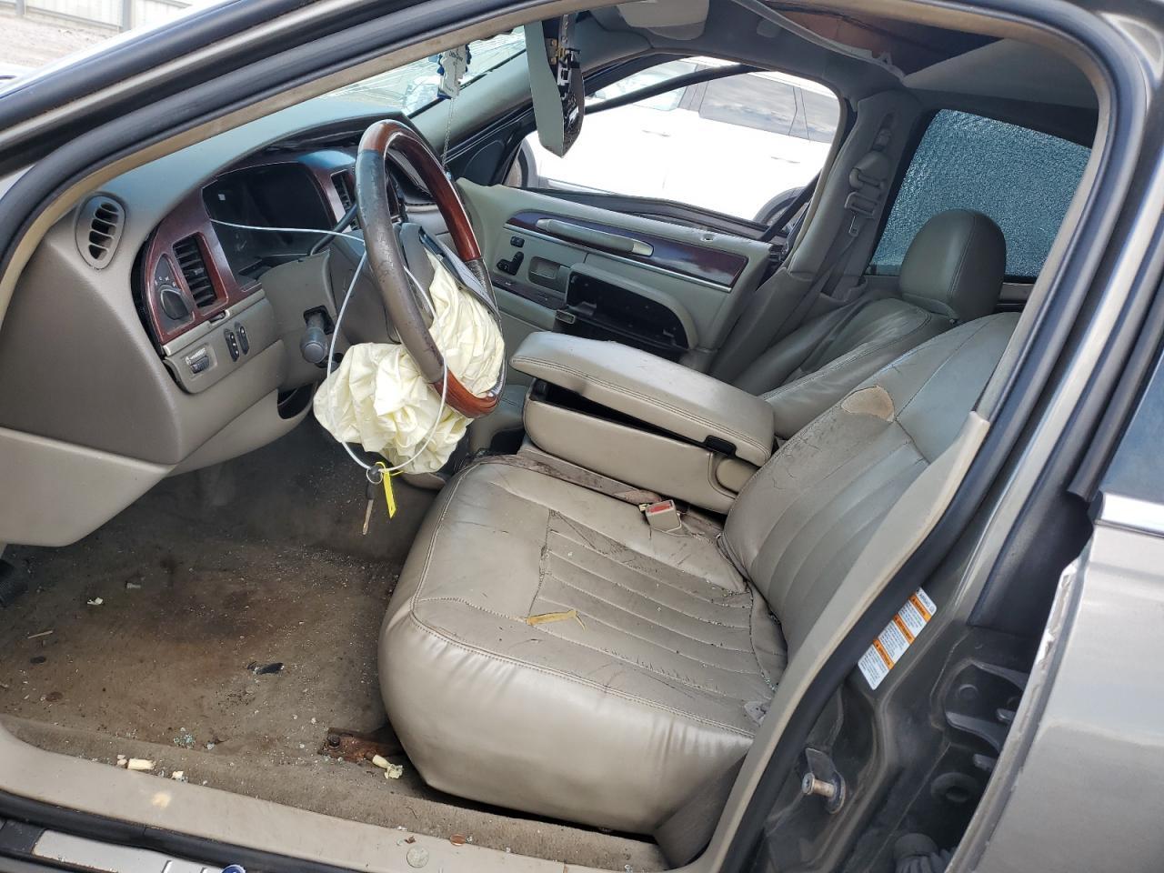 2003 Lincoln Town Car Signature - Фото 7