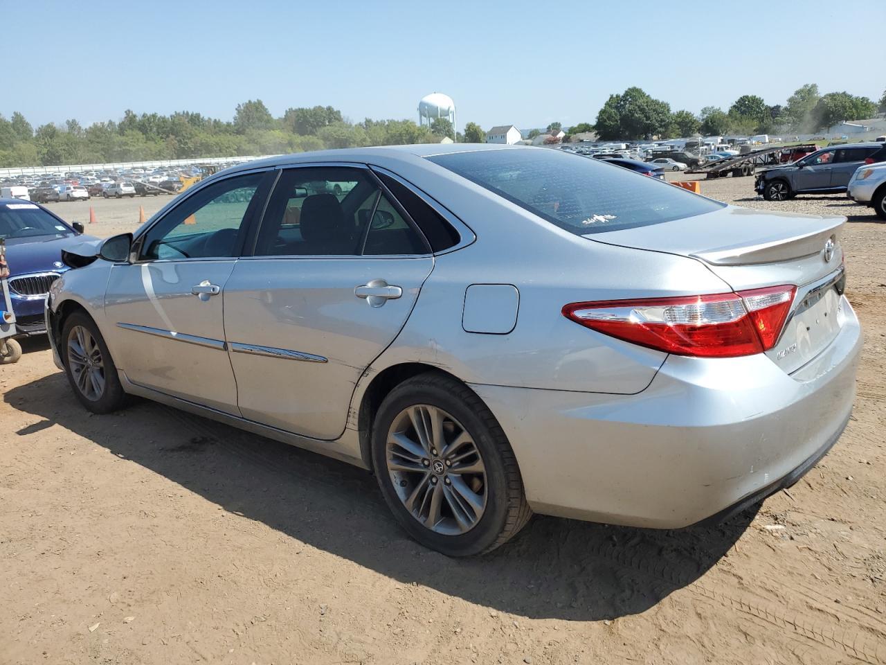 2016 Toyota Camry Le - Фото 2