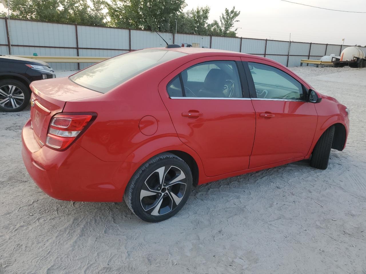 2017 Chevrolet Sonic Premier - Фото 3