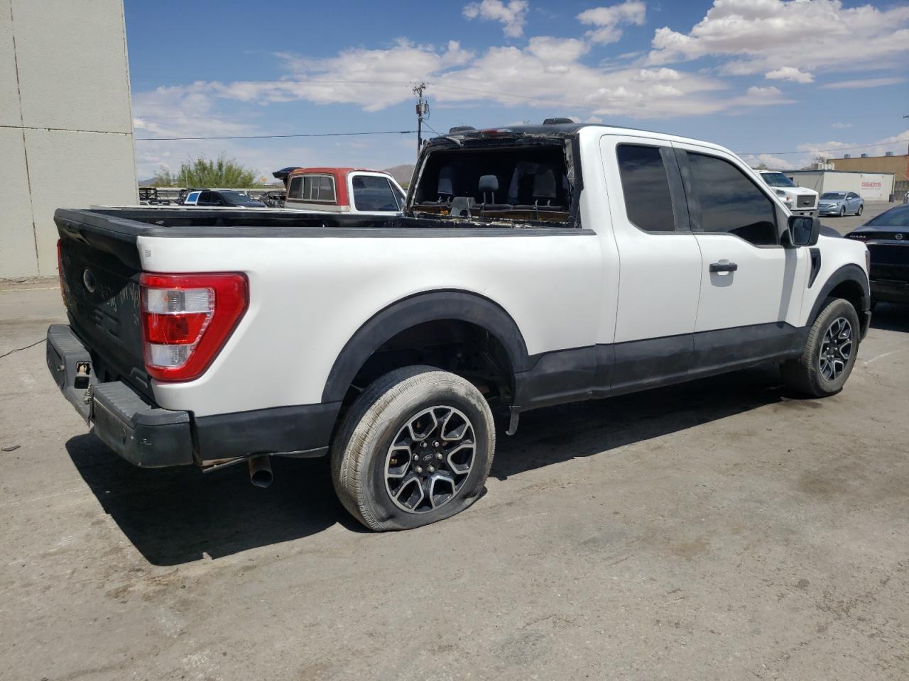 2023 Ford F150 Super Cab - Фото 3