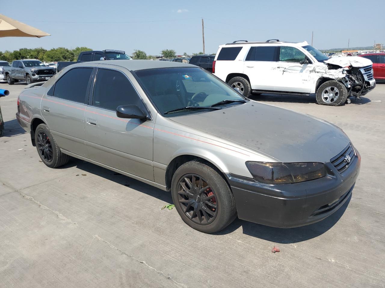 2001 Toyota Camry Ce - Фото 4