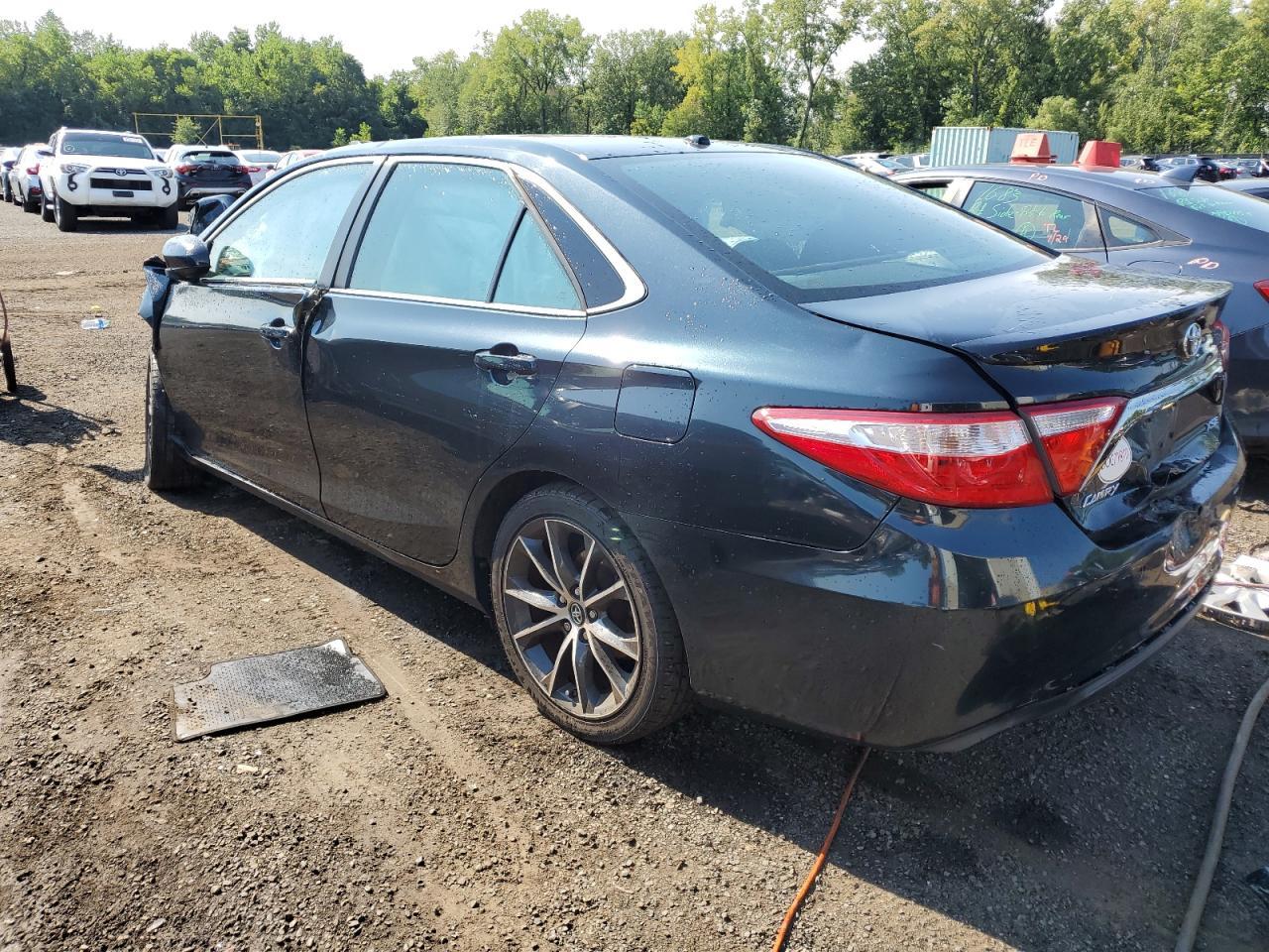 2017 Toyota Camry Le - Фото 2