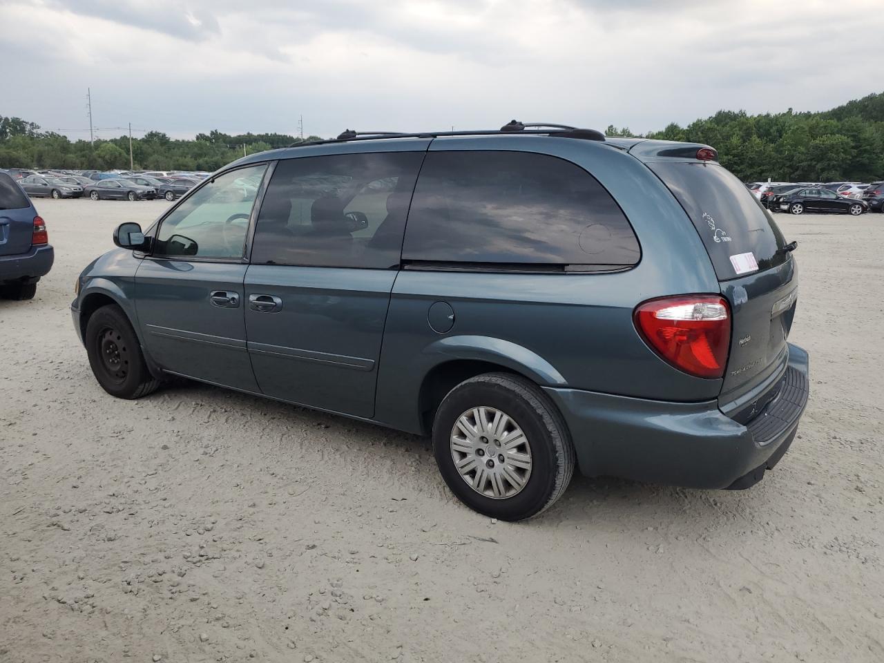 2005 Chrysler Town & Country Lx - Фото 2