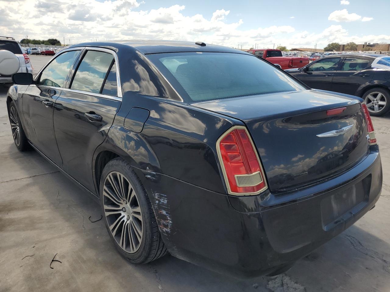 2012 Chrysler 300 S - Фото 2