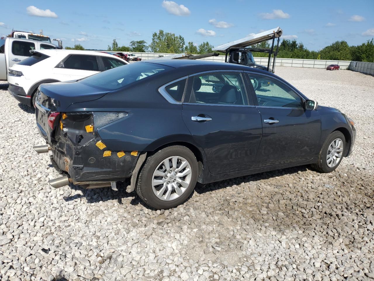 2016 Nissan Altima 2.5 - Image 3