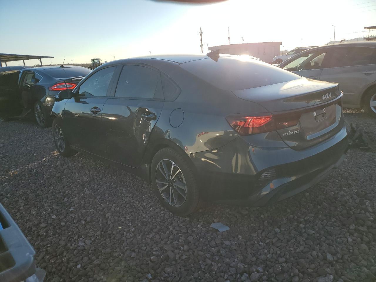 2023 Kia Forte Lx - Фото 2