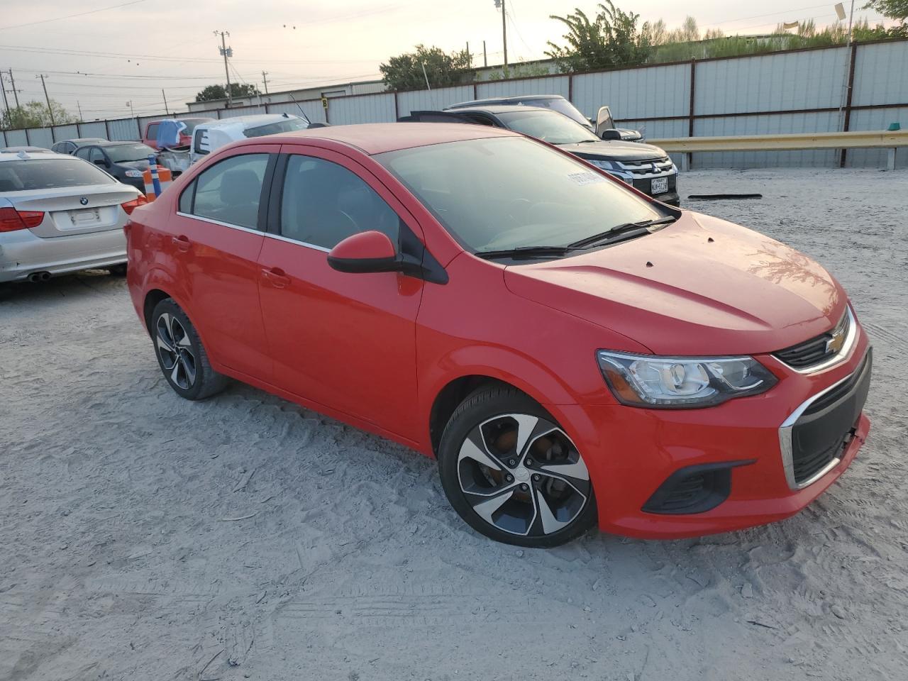2017 Chevrolet Sonic Premier - Фото 4