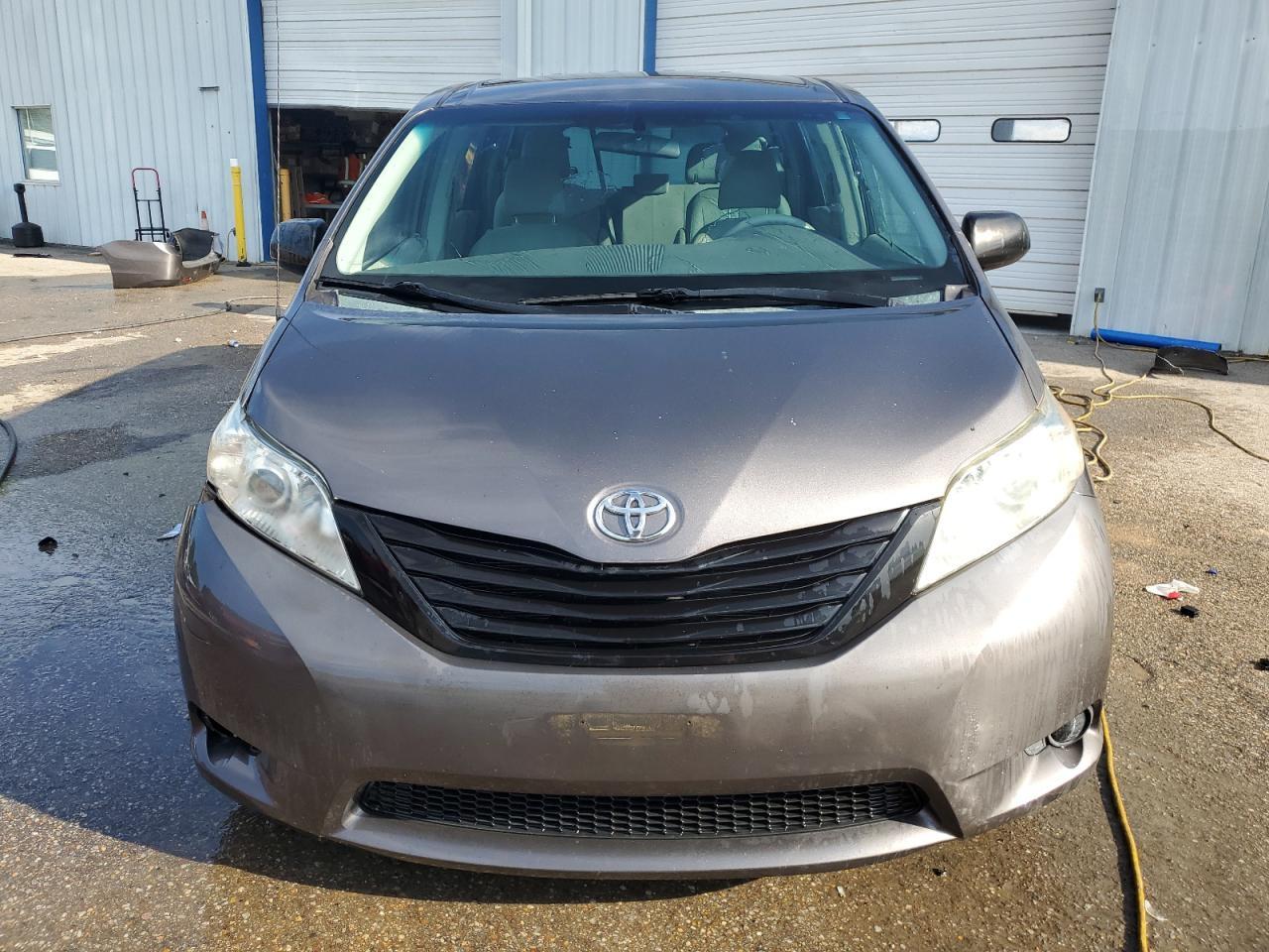 2013 Toyota Sienna L 7-Passenger - Image 5