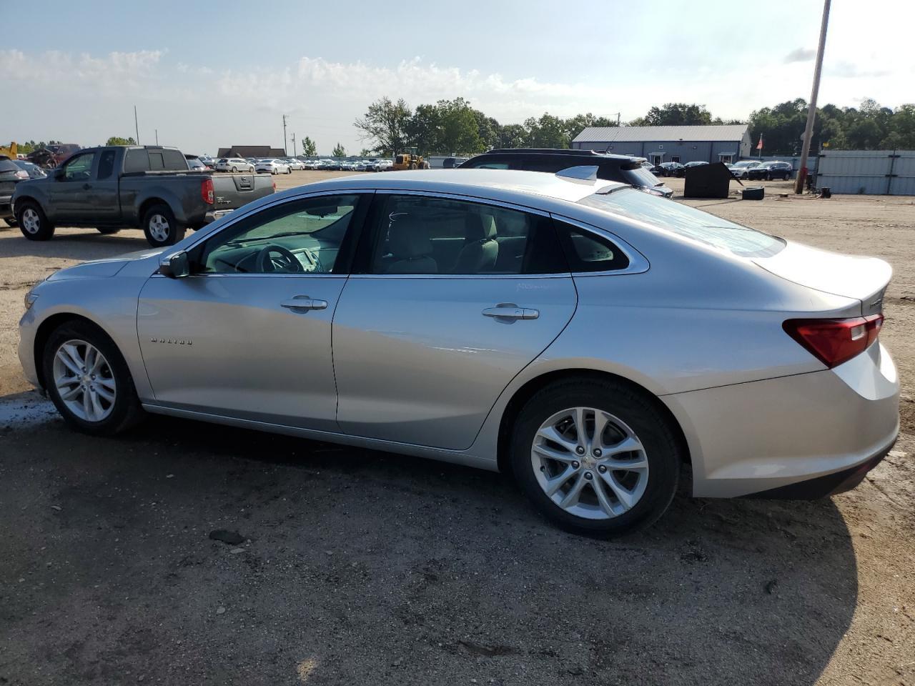 2018 Chevrolet Malibu Lt - Image 2