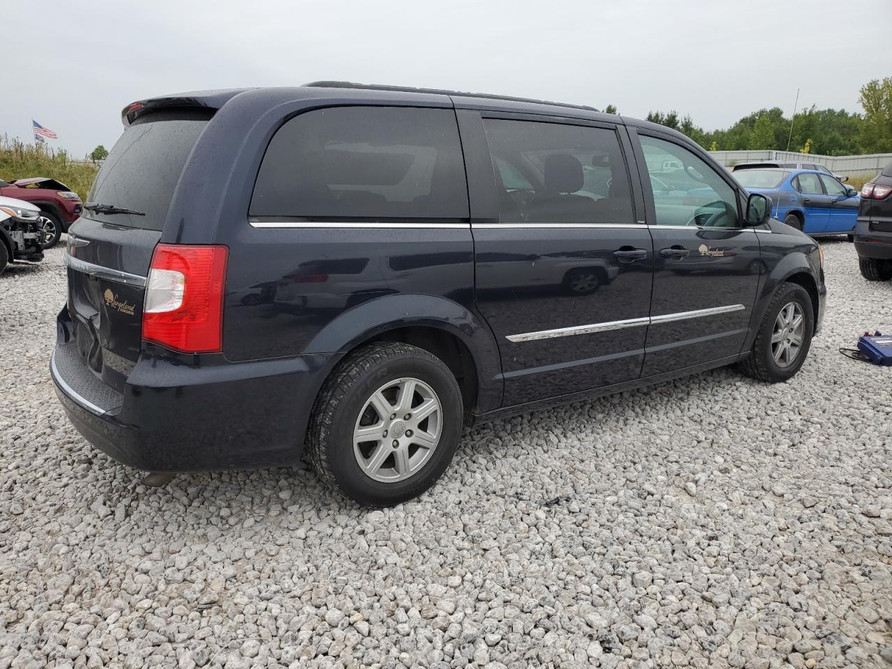 2011 Chrysler Town & Country Touring - Фото 3